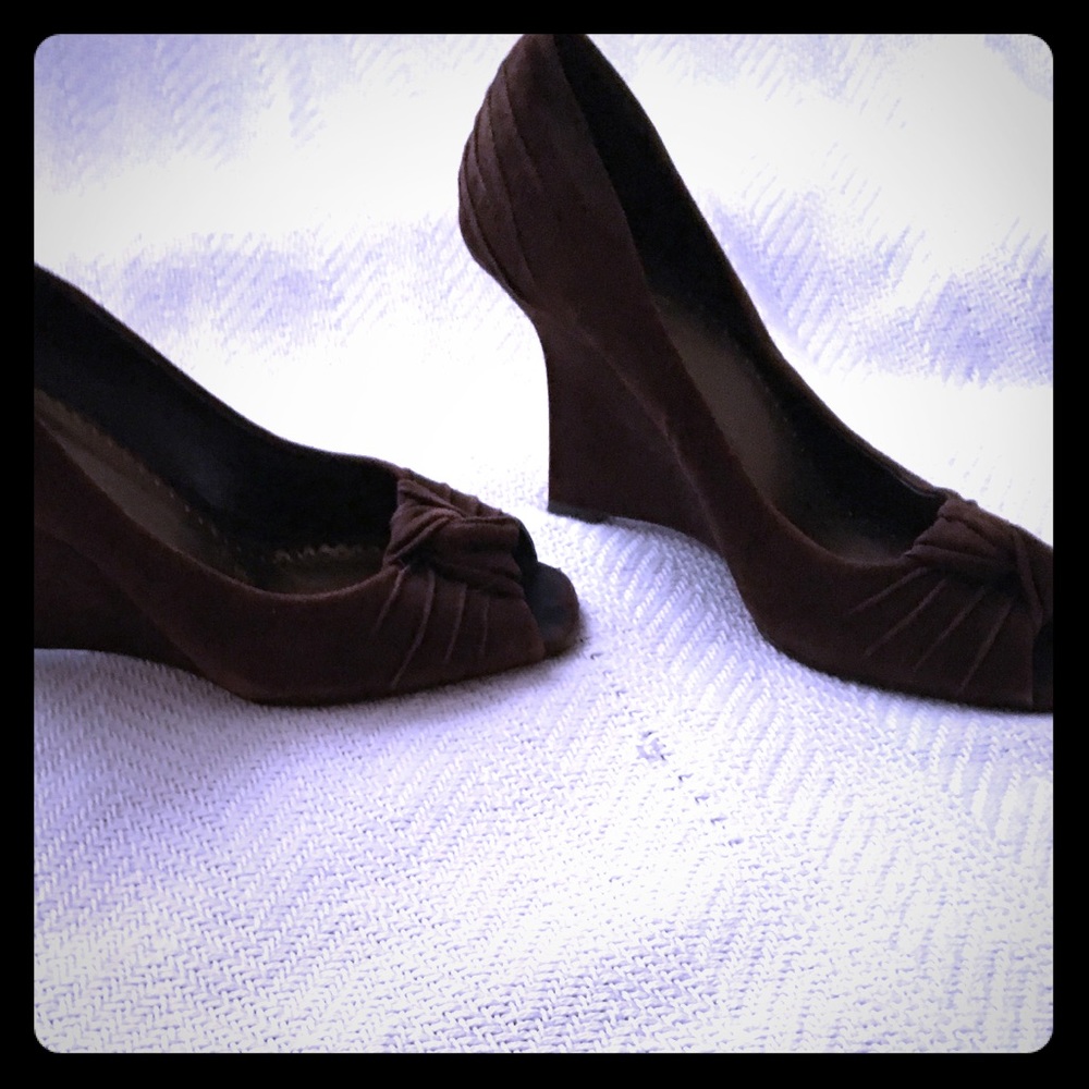 Beautiful Retroish Looking BCBG Women Shoes